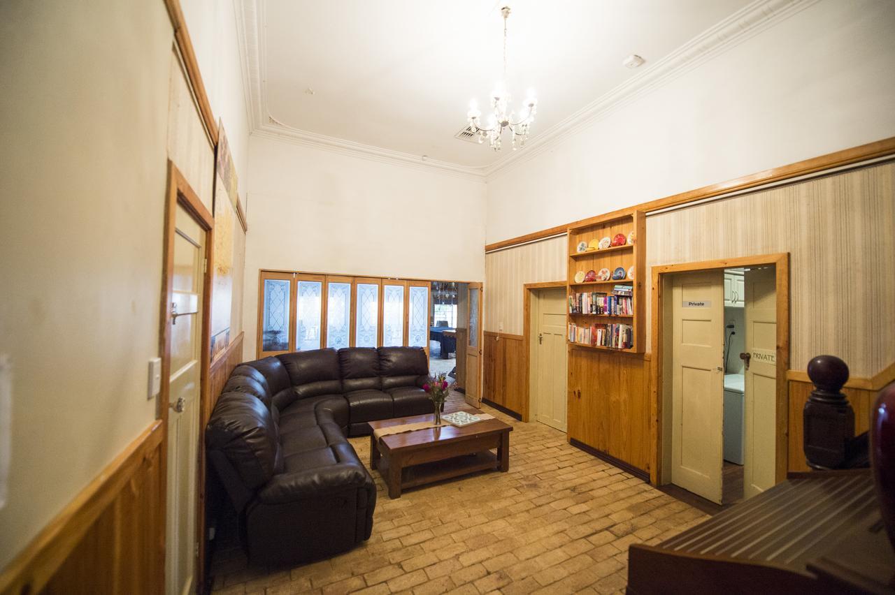 达尔瓦砾努旧修道院酒店 Dalwallinu 外观 照片
